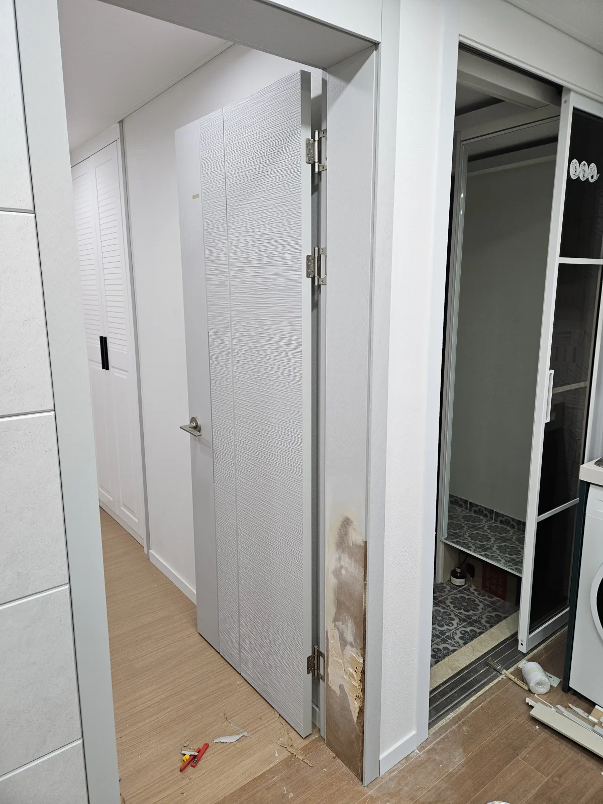 문틀 들뜸보수 파손 전